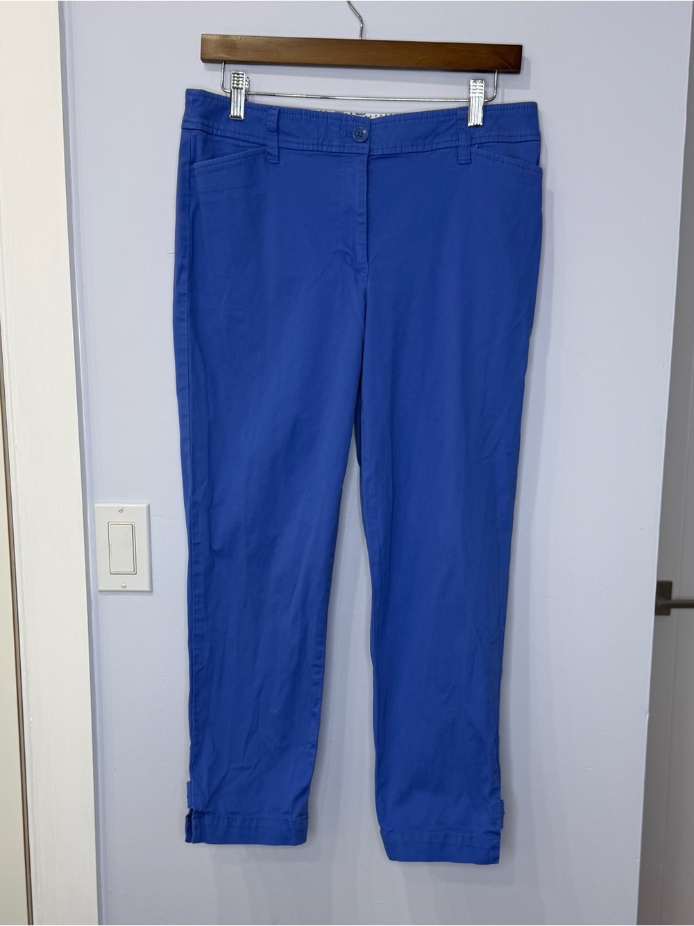 Talbots Women’s Perfect Crop Pant, bright blue, cotton, size 6, like new!
